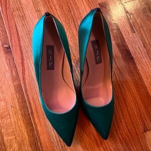 SJP by SARAH JESSICA PARKER Green Satin Fawn Pumps Heels $400 35.5 NWOB
